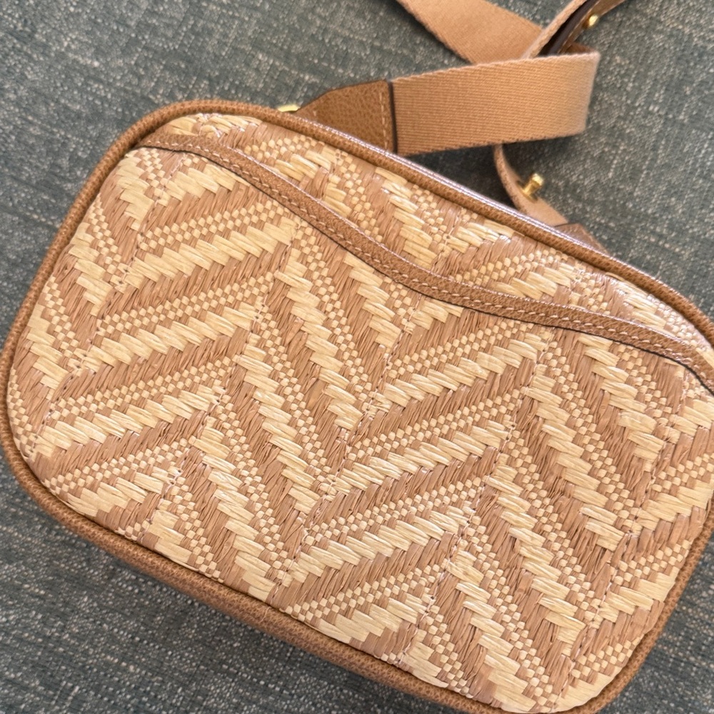 Eric Javits Woven Tan Crossbody Bag - Picture 2 of 4